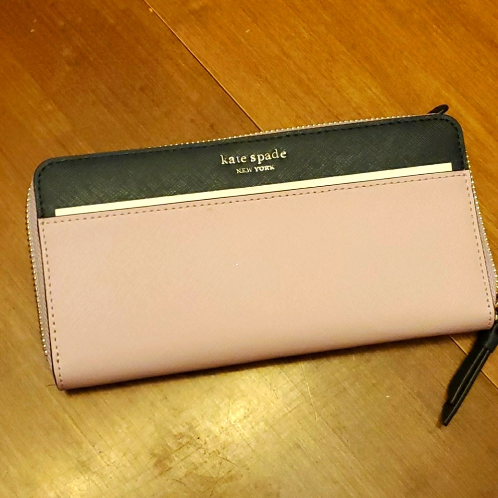Kate Spade ♠️ large continental wallet 578